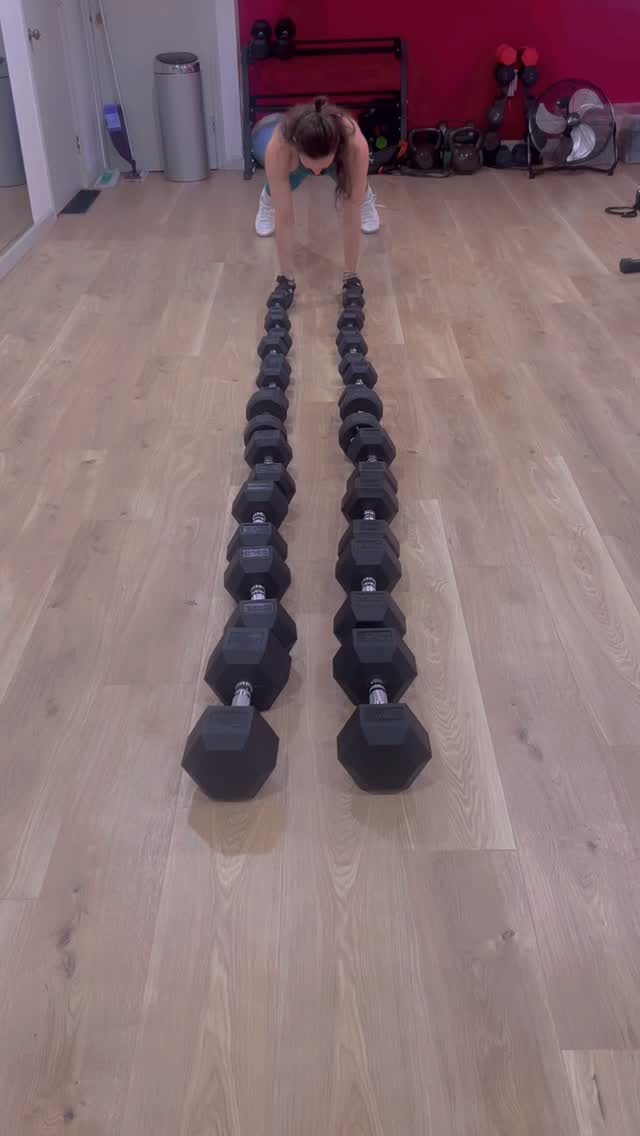 did i nail the trend?!
💪🏼
💪🏼
💪🏼
#dumbbells #strength #exercisetrend #fitness #upto40s