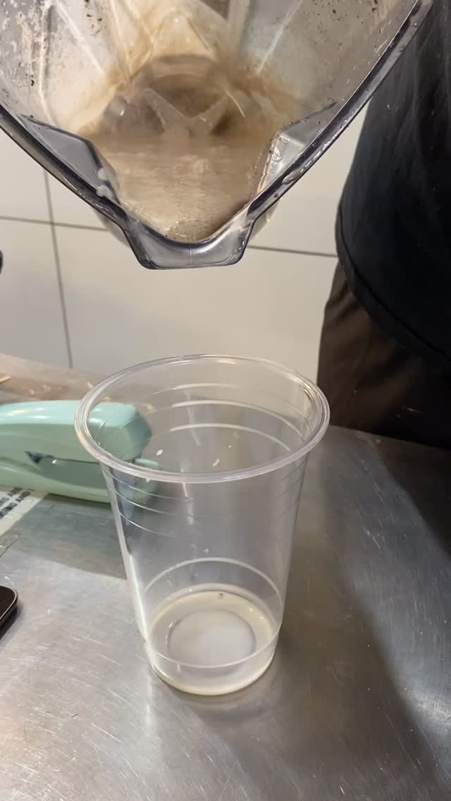 🥵 BEAT THE HEAT with our milkshakes! 😎😋 Get yourself some ice-cold creamy shakes guaranteed to cool you down and make your smile this weekend!
#milkshake #milkshakes #colddrinks #summer #summerday #weekendvibes #sunday #funday