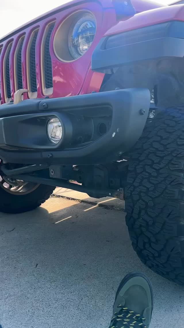 @stacy_duh’s iconic pink Jeep just got serious recovery upgrades + aggressive style with a Mopar winch tray, Superwinch SX10SR, and Rubicon bumper end caps removed!
We brought Bear Paw Off-Road mobile to bolt on the OEM-fit Mopar winch tray, pair it with the SX10SR’s 10,000 lbs synthetic rope power (waterproof, sealed, fast line speed), and pull those Rubicon end caps for better approach angles and zero snag points on the trail.
Ready to wheel harder and turn heads!
🔧 Products: @officialmopar Winch Tray + @superwinchofficial SX10SR
📸 Mobile install & photos: Bear Paw Off-Road
🛠️ Tools: @milwaukeetool
🐾 We come to you — trailside or driveway.
#BearPawOffRoad #MobileMechanic #PinkJeep #Superwinch #Mopar #JeepLife #WinchInstall #RubiconMods #OffRoadRecovery #TrailReady