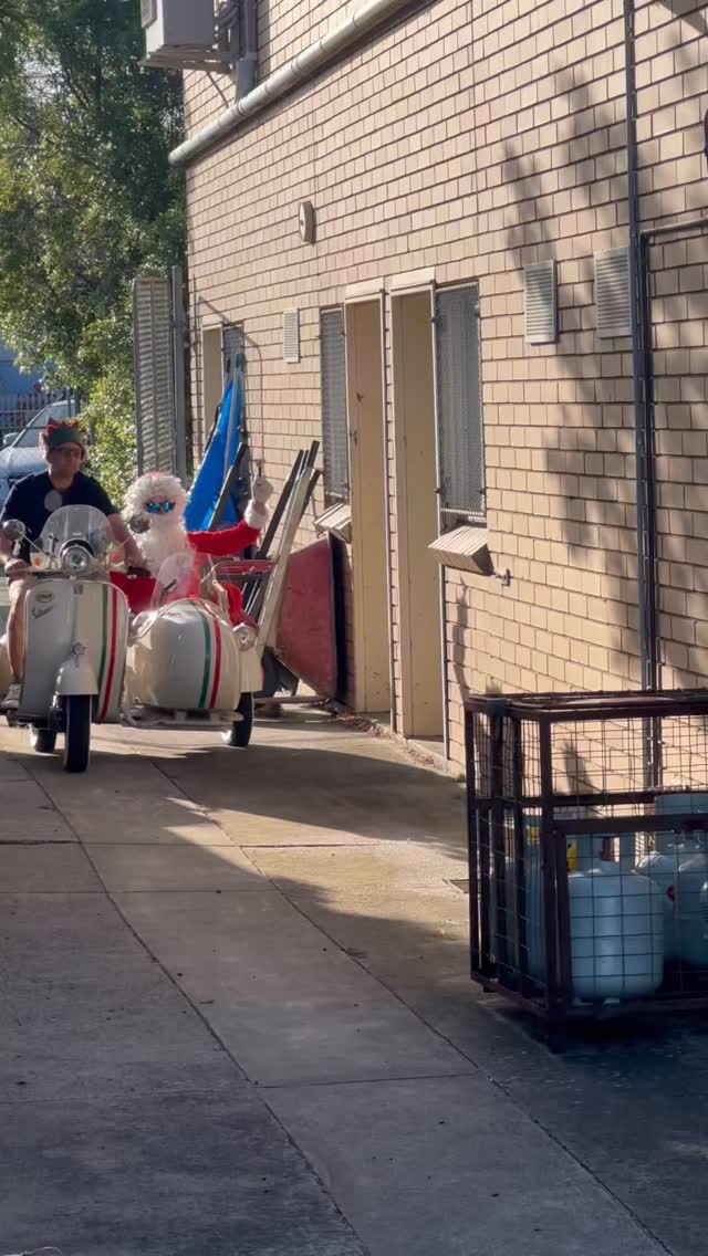 This week we had our Holy Name Annual Christmas Carols with a special appearance from the one and only man in the red suit 🎅!
Big thanks to all who attended and volunteered to help on the night!
Merry Christmas 🎄!