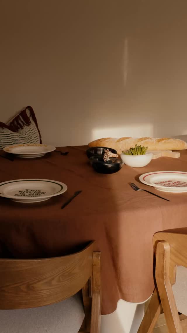 From an empty table to a full Studio Noticed moment 🍽️. Every glass, plate, napkin, and detail placed with intention.