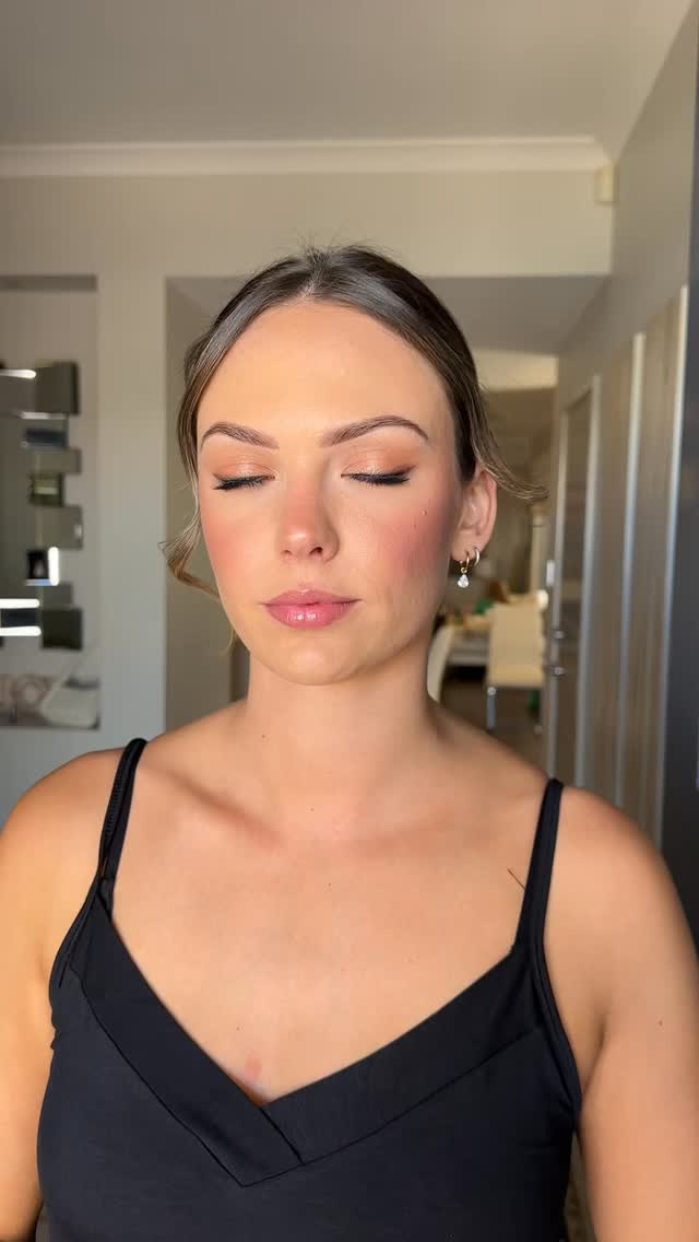 Georgia’s day 👰🏼♀️🕊️
Teaming up with @hepzibahhairbar to make the girls look and feel their best 🫶🏼
#perthmakeupartist #perthmua #perthbridalmakeup #muaperth #perthbridalmakeupartist #makeupartistperth #perthweddingmakeupartist #perthweddingmakeup