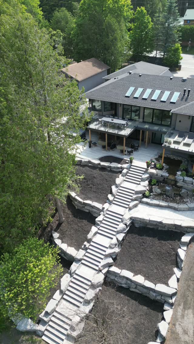 Throwback to last year's big project that turned out fantastic 🔥
#hardscape #backyard #outdoorliving