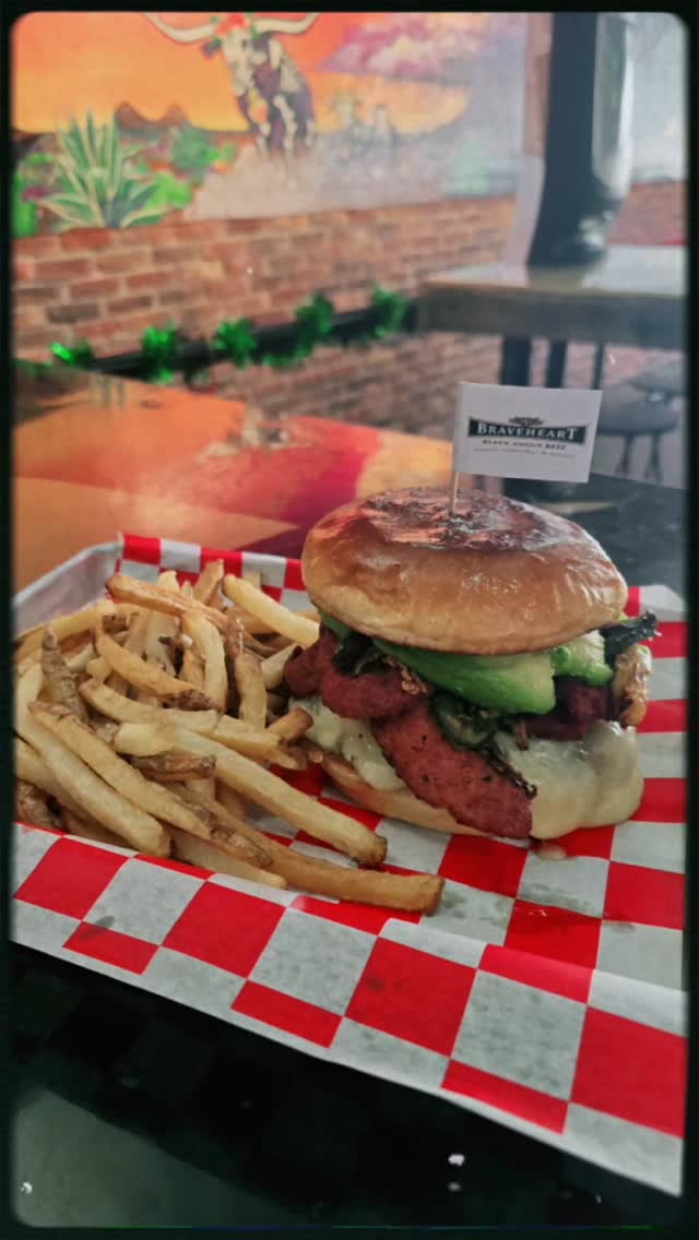 -Available tomorrow.
La Callejera
A Norteño inspired burger featuring
80/20 beef patty, grilled green onion
and ialapenos , avocado, mexican cheeses,
pachuco's mild sausage, and grilled
smoked ham. All on a brioche bun.
#downtownmidland #pachucos432
#nortenoburger
les