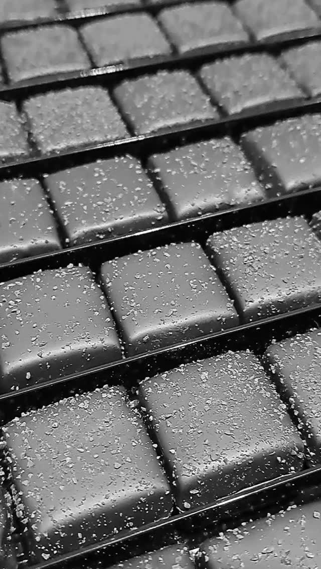 | Chocolats |
Retrouvez la gamme chocolats de Noël à la boutique 😍🎄 Des nouveautés, les incontournables et beaucoup de gourmandise !
Chocolats de la maison Voisin, à Lyon, chocolatier depuis 1897 🍫
Pâtes de fruits de la maison Cruzilles à Clermond-Ferrand 🍒🫐
Galets de la confiserie Médicis, près de Paris 🍬