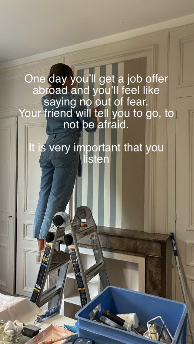 What if I didn’t move abroad ....
Funny how the things we’re most afraid of end up changing our lives the most. I almost said no to moving abroad, I was scared of the unknown.
But the worst that could have happened?
I would’ve just gone back home. That’s it
Instead... I discovered many cultures I met my husband.
I built my business.
So don’t let fear make your choices for you.
Say yes to the opportunities that scare you a little, they might be the ones that changes everything.
🎁🎁Try to win a coaching deco on our Instagram
#movingabroad #interiordesign #trend