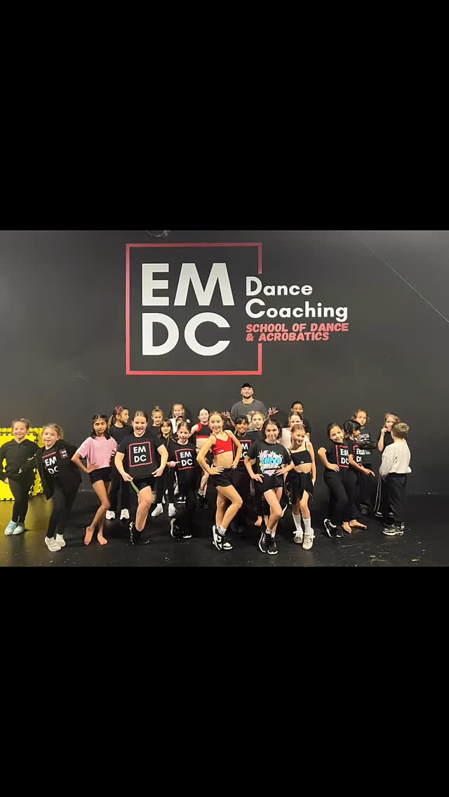 A couple of weeks ago our Commercial students had an industry workshop with the incredible Matt Walker 🤩
An incredible opportunity to learn from a huge industry professional, and the atmosphere was insane 👏
A massive thank you @matteoskywalker for coming and working with our students, we LOVED having you 🙏🤍
#commercialstreet #streetdance #commercialdance #miltonkeynes #miltonkeynesdance #dancemiltonkeynes #miltonkeynesmums #miltonkeyneskids