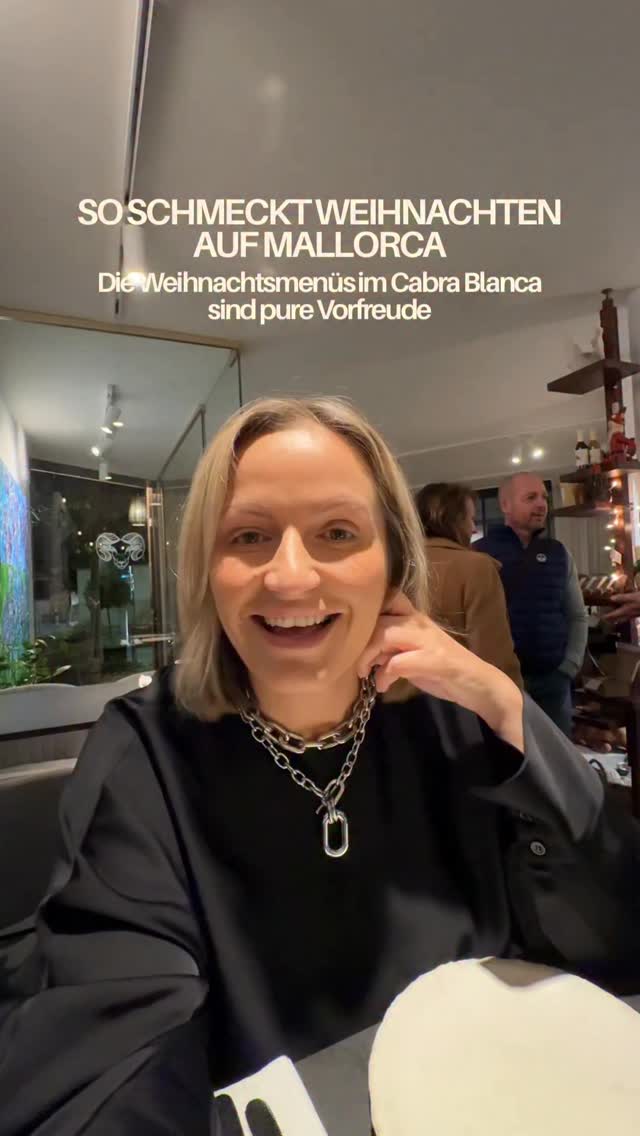 Weihnachtliche Menüs auf Mallorca ✨🎄
In Santa Maria del Camí gibt es aktuell ein festliches 3 Gänge Menü für 65 € pro Person, exklusive Getränke. Perfekt für ein gemütliches Get together mit Freunden, Familie oder als schöner Jahresausklang 🍷🤍
Noch dieses und am kommenden Wochenende. Unbedingt vorab reservieren und abspeichern.
📍 Carrer Andria, 2, 07320 Santa Maria del Camí
Für noch mehr Mallorca Tipps, Restaurant Empfehlungen und Travel Guide Inspiration rund um Palma und die Insel. Schau dich gerne hier auf meinem Profil um 🌴✨