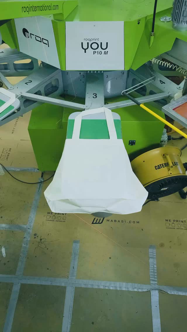 Tote bags for @uchitomi
your lucky charm for Japanese grocery runs!
The illustration is inspired by Daruma dolls, symbols of perseverance and good luck in Japan.
#japanese #handmade #screenprinted #uchitomi