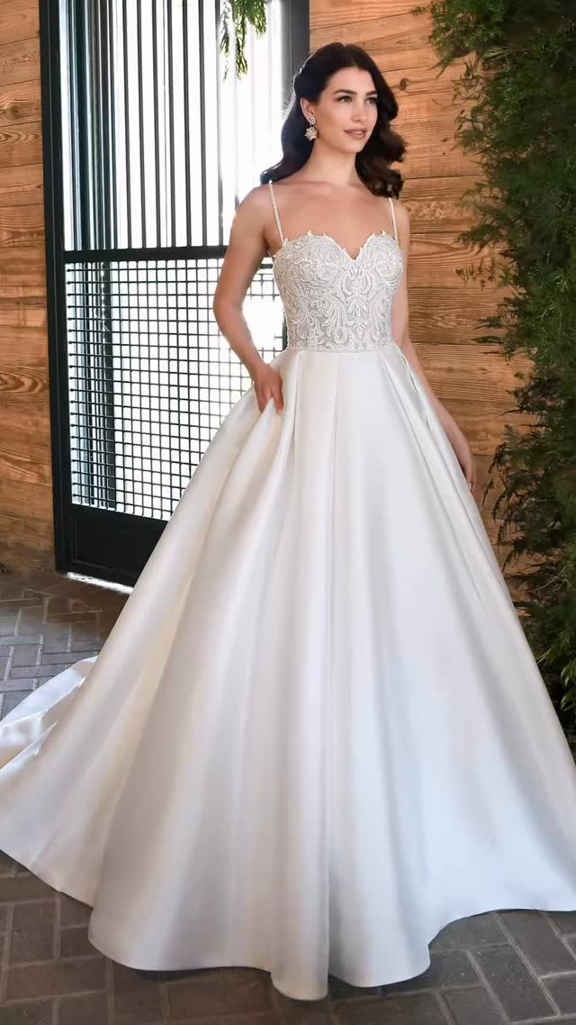 There’s nothing like the feeling of brand-new arrivals on the rack. 🤍 Book an appointment to come see our newest selection of beautiful gowns before they disappear. Most dresses priced $1,200 & under, off the rack, and ready to go home with you the same day!
#bridalconsignment #sayyestothedress #houstonbridestobe