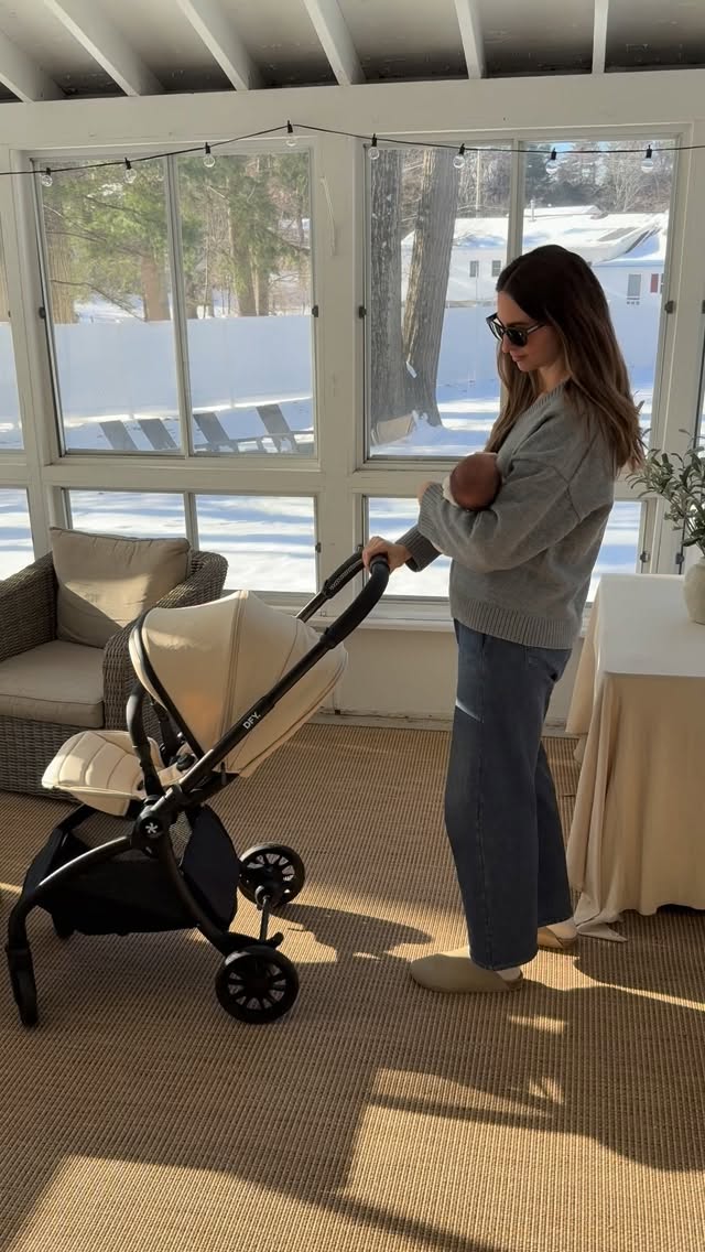 Sunny winter walks made chic with @dfyordinary 🤎