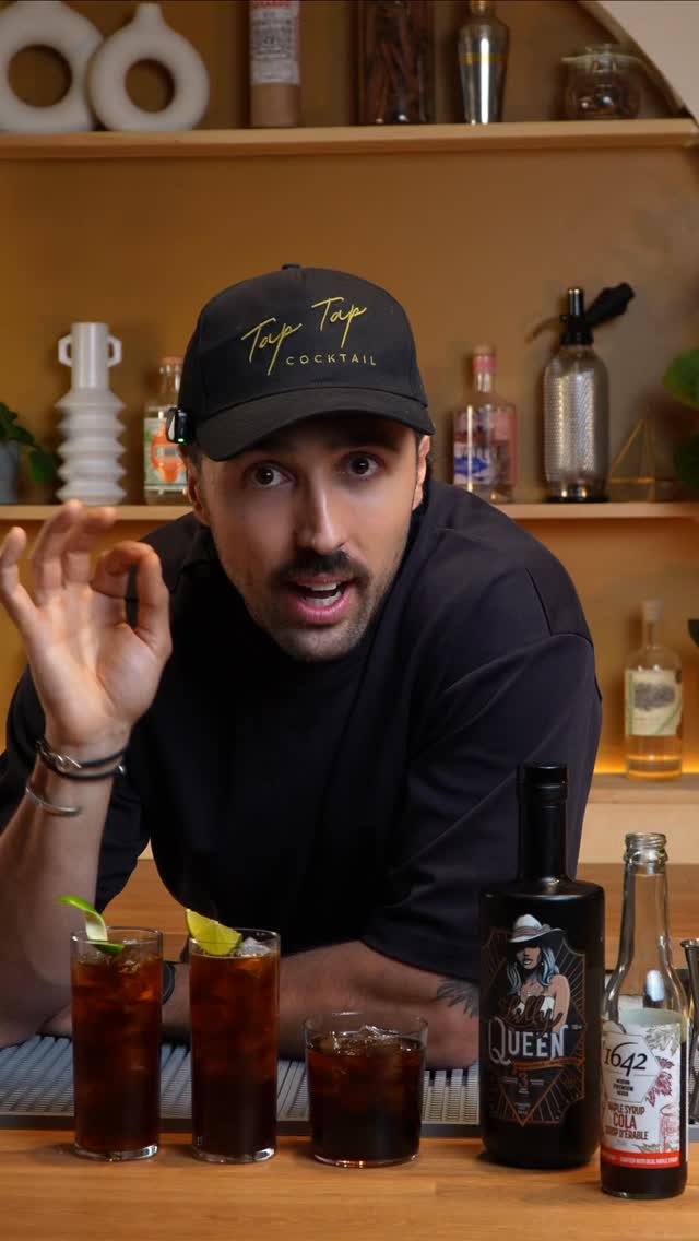 Un rhum & coke, ça peut être archi basique… ou devenir un vrai cocktail.🥃
Dans la vidéo, on fait 3 niveaux :
1⃣ Classique.
2⃣ + lime et bitters.
3⃣ + sirop vanille et zeste d’orange avec Lily Queen rhum épicé.
Même base, trois vibes complètement différentes.
Toi tu serais à quel niveau : 1, 2 ou 3?
Enregistre la vidéo, tu viens de trouver ton nouveau rum & coke signature.
#taptapcocktail #cocktails recettecocktail