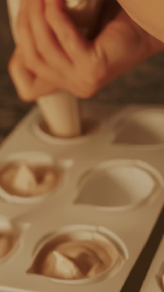 Au Christina, la pâtisserie a le goût du partage.
Aujourd’hui, on met en lumière notre cheffe pâtissière, qui prépare chaque dessert avec le cœur autant qu’avec la technique.
#pâtisserie #homemade