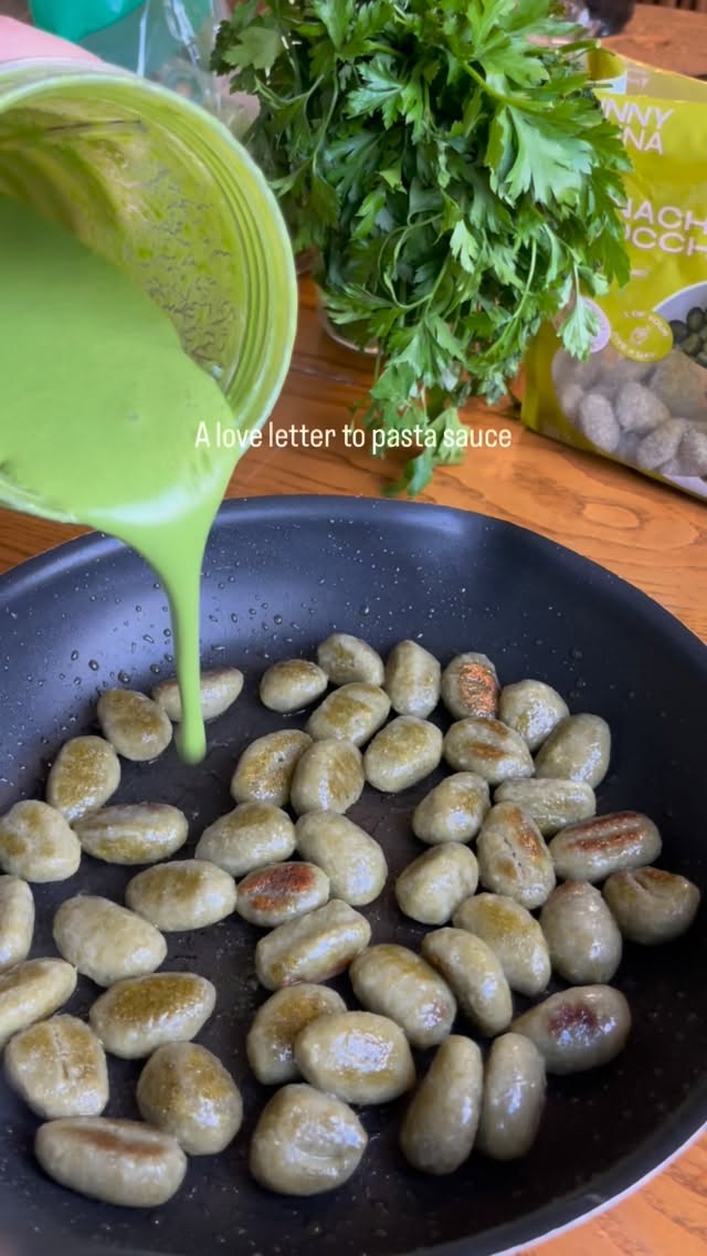 2025 has been a great year for pasta sauces at Sunny & Luna🍝
Here’s to more brilliant pours in 2026🥂