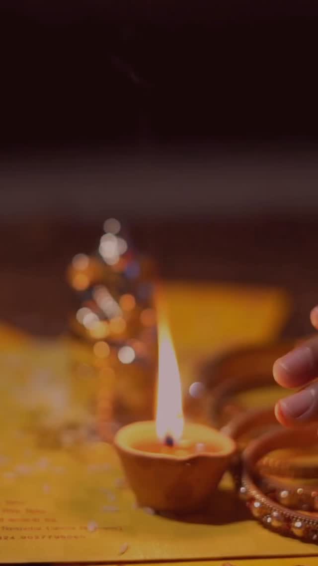 Red — the colour of arrival.
The root chakra reminds us that before we create,
we need somewhere to land.
A grounded space, whether a room, a corner,
or a simple ritual. It helps the nervous system soften.
From that steadiness, creativity has room to emerge.
This reel includes a short, 30-second guided meditation
to help you arrive wherever you are.
I’m drawn to warm, earthy tones in my studio.
It sends a signal to slow down,
to settle and to begin.
You’re welcome to save this reel
and return to the meditation whenever you need.
#RootChakra
#GroundedCreativity
#CreativeRitual
#YogaAndArt
#HannahJosephStudio