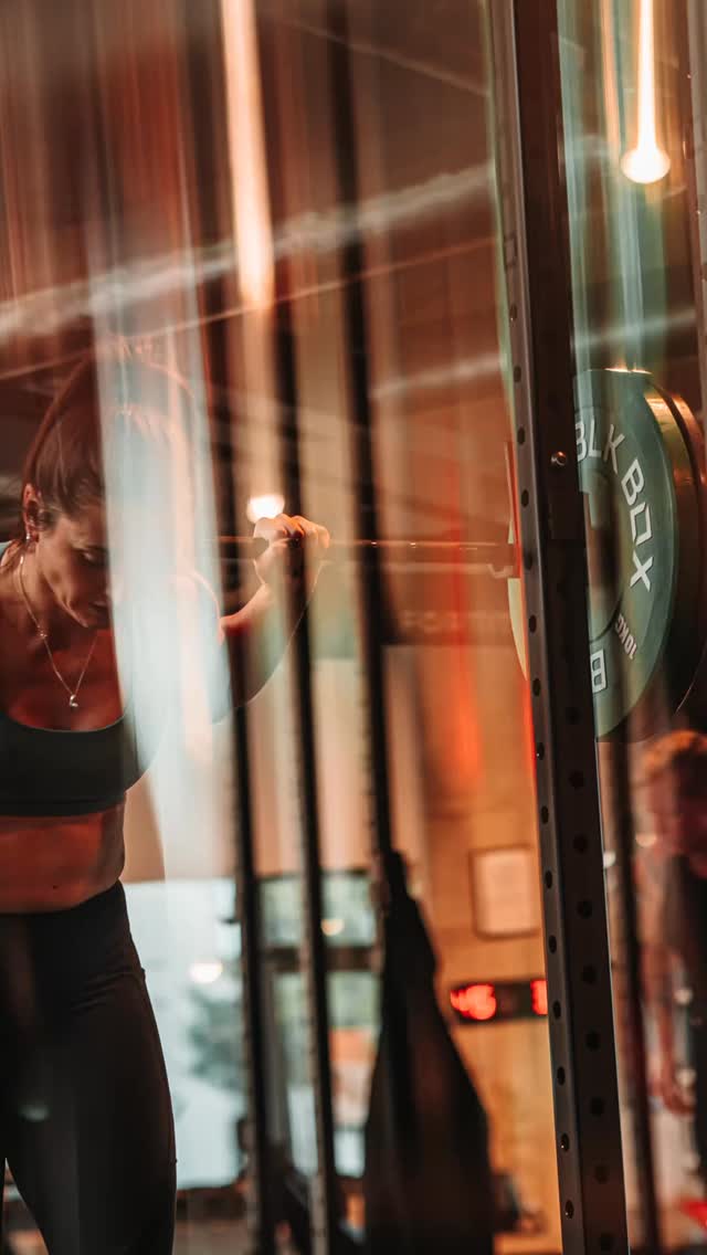 December Prep is your head start for January. This isn’t about holiday punishment; it’s a smart, 2-to-3-week foundations phase to keep you moving and build momentum.
Included when you reserve your January seat, December Prep gives you a 60-minute baseline assessment, a personalised 2 or 3-day training plan, and on-floor coaching every session. With weekly micro check-ins and our Holiday Nutrition Playbook, you’ll stay consistent and focused while still being able to enjoy the festive season!
You’ll learn the key lifts, build confidence, and roll into your 12-week programme already ahead, not starting from zero.
Slide into those DMs, ask those questions and let’s get started 🥳