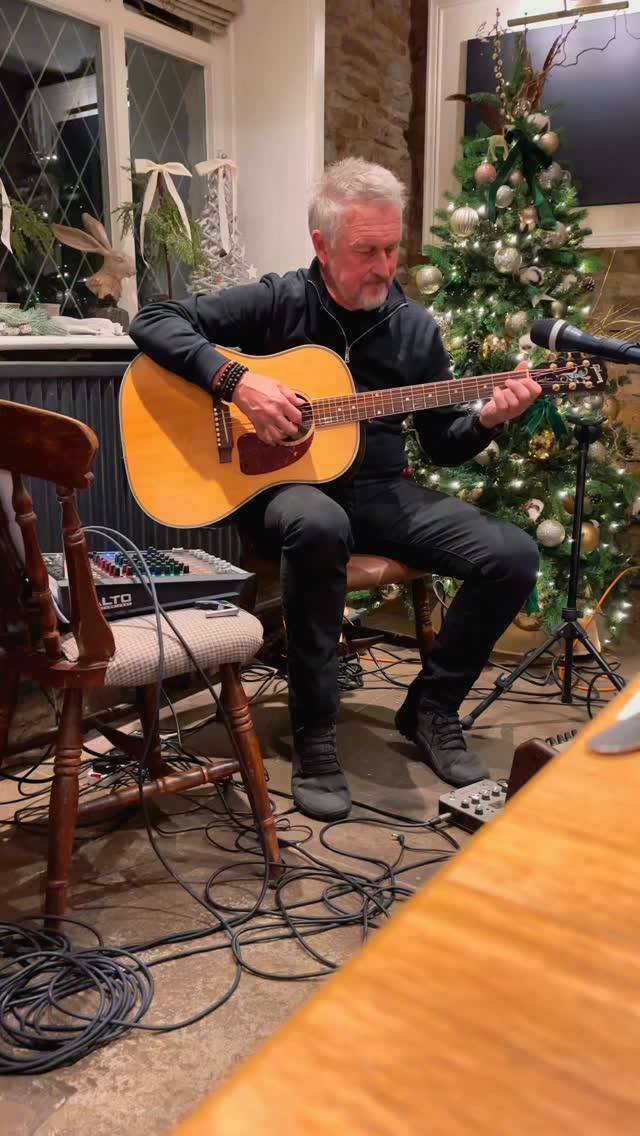 🎶 Last night was amazing! 🎶
Thank you so much to everyone that joined us last night and to Peter for creating such a warm and relaxing atmosphere.
A number of people asked if Peter will be back before New Years Eve… and the answer is YES!
Peter will be back on Wednesday 17th December and will be playing between 7pm & 9pm!
We were very busy last night, so we advise you to book 😁
@peterjfittonmusician