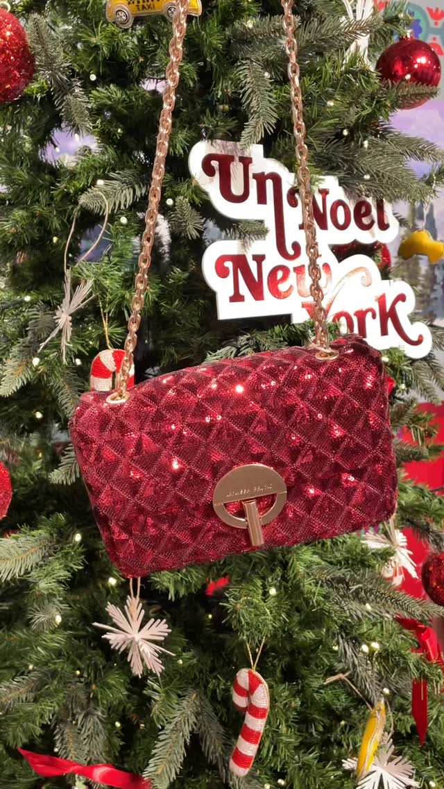 Chaque jour mérite son sac 👜
Pour le glisser sous le sapin ou pour faire briller vos tenues de fêtes, rendez-vous à l’espace Maroquinerie, au rez-de-chaussée du magasin ✨
#printemps #printempstours #tours #toursmaville #villedetours #toursetmoi #tourstourisme