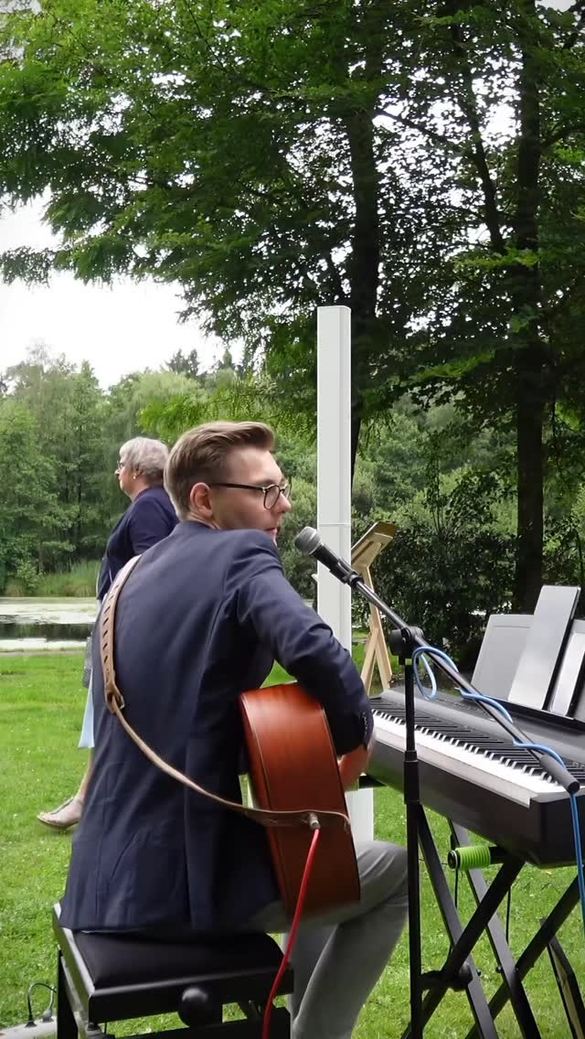 80 Millionen 🎶🤍
#hochzeitssänger#freietrauung#hochzeit2025#hochzeit