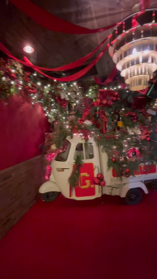 Sometimes I have to stop and remind myself how lucky I am to call Nashville home. 🏠 🩷
I’ve lived here for over 40 years — long enough to watch this city grow, shift, reinvent itself, and somehow still keep that heart and soul that makes it unlike anywhere else.
If you’ve ever wondered what makes Nashville so special, I’d love to share more. 👉 DM me anytime to talk all things Music City - schools, neighborhoods, builders, commute times. 😉
#nashvillehomesforsale #nashvillehomes #nashvillerealestate