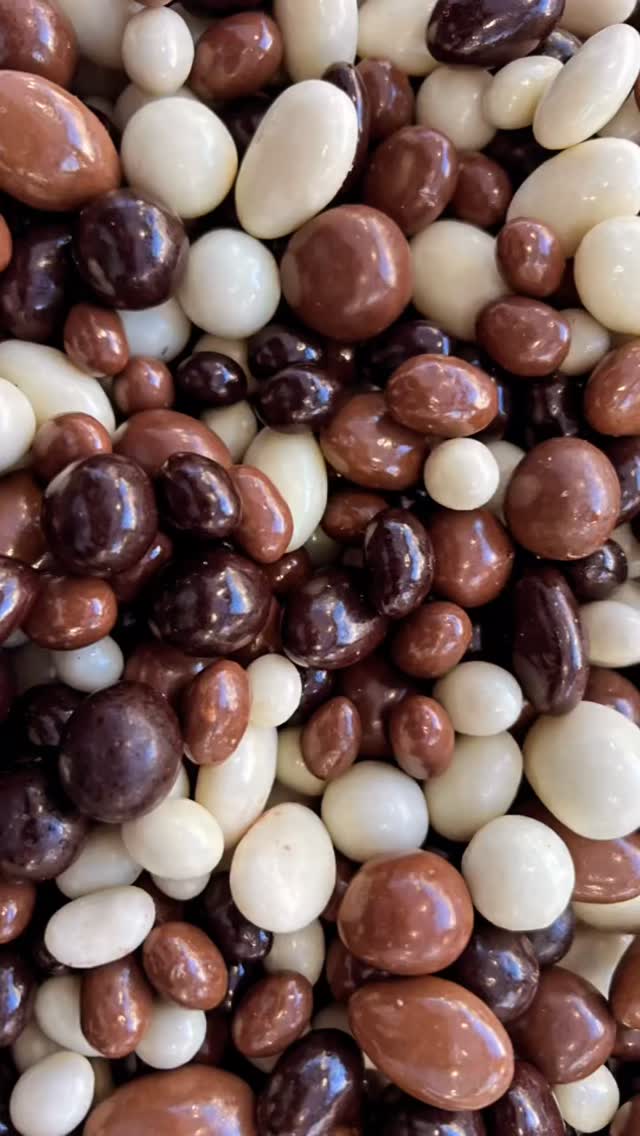 “Online, ovunque. In viaggio, sempre.
Mela & Nocciola porta i suoi prodotti e la sua magia nei luoghi più belli dell’anno ❤️#melaenocciola #orsettisana #marsiglia #fruttaliofilizzata #tisana #fruttadisidratata #tisana #mangiabevi #tè #marseille #fortedemarmi #salo #cioccolatodinatale #regalooriginale #snackesano #viaggioinitalia #fruttacandita