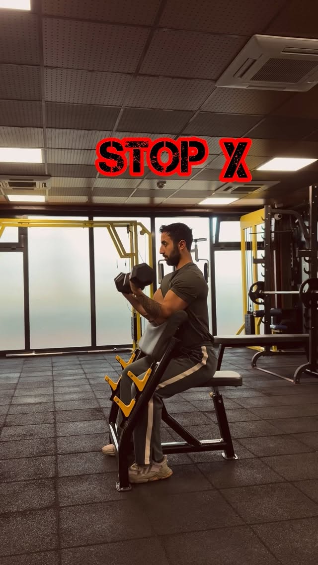 ✔️ Dirsek sabit, kontrollü tempo
❌ Savurarak curl yok
#keşfet #fypage #wellness #fitness #bodybuilding