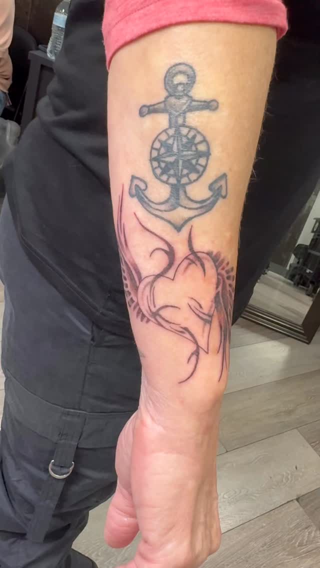 Fun wrap around wings by @kelserintattoos
To book an appointment with Kelsey
go to our website titantattoonashville.com
#hearttattoo
#wingstattoo
#heartwithwings
#nashvilletattooshop