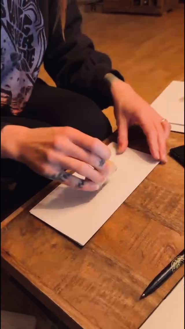 🎄🔥 ROXTON X-MAS SPECIAL 🔥🎄
NUR HEUTE & MORGEN (16./17.12)!
Bestell dir unsere Vinyl (und gern auch Merch)
und wenn du im Umkreis von 50 km um 84489 Burghausen wohnst, bringen WIR dir deine Bestellung persönlich am Samstag, 20.12. vorbei! 🚗🤘
🎁Last-Minute-Geschenk, persönlicher geht’s nicht❤️🔥
Nur für kurze Zeit – dann ist’s vorbei!
👉 Jetzt bestellen & Weihnachtsrock sichern! Link in Bio.
#roxton #merchspecial #limitedvinyl #roxtonfamily #rockfan