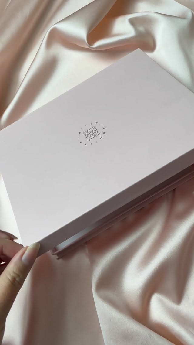 Don’t settle for giving a pre-made silk scrunchie set this Christmas. There’s no need to risk there being a colour they won’t wear as you can pick your own scrunchie trios from my range of 29 colours and put together their dream colour combination.
Video description- Hands open a pink gift box and add three silk scrunchies in red, mid pink and gingham. The box is closed and opens again to reveal another silk scrunchie trio in navy blue, gold and navy with white star and moon print. The box is closed and opens again to reveal another silk scrunchie trio in copper, deep green and brown toned purple while audio says “What do you think about this?” “I love it!” “What about this?” “I love it more!” “How about this?” “I love it!”