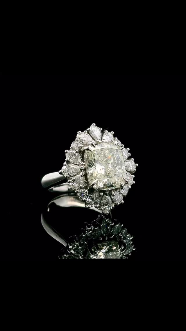 How do you create a wedding ring to pair with such a fabulous engagement ring?
With a custom hand-crafted tiara ring, set with pear and round brilliant cut natural diamonds in platinum. It is a privilege to be trusted to design and craft jewels worthy of life’s most meaningful moments for such wonderful clients.
#AdelaideJeweller #CustomJewelleryAdelaide #AdelaideWeddings #LuxuryJewellery #HandmadeInAdelaide #DiamondJewellery #BespokeDesign #EngagementAndWeddingRings #MartinRogersJewellers