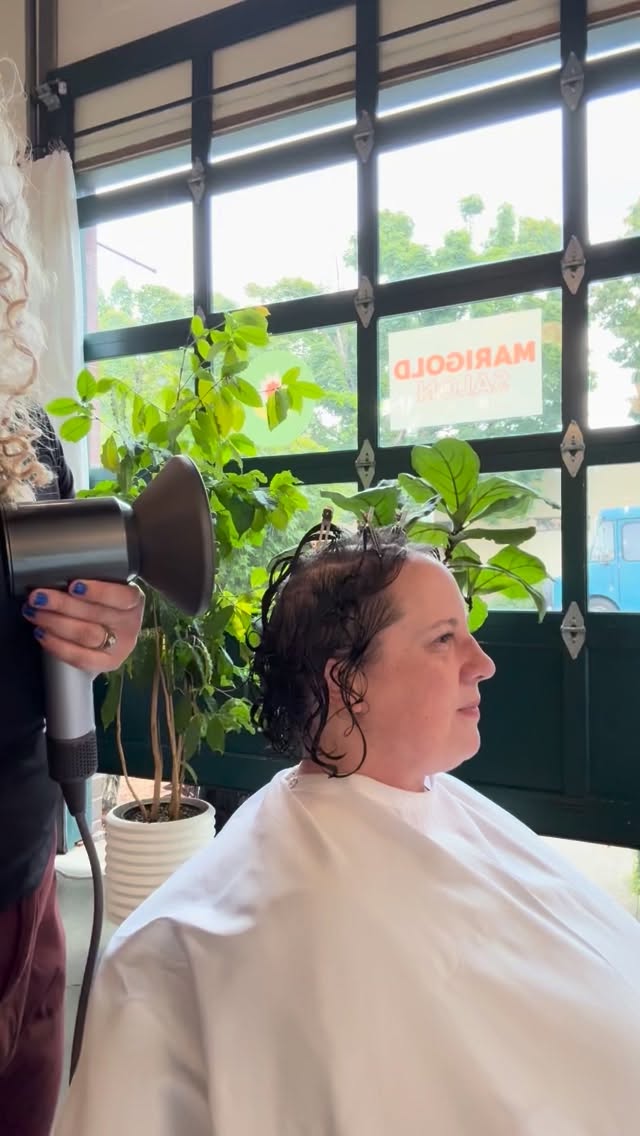 Getting your hair diffused is a lot of front, and back, side to side- so thank you to my curly people for being willing participants. Your hair dries faster and you get more volume.
When I diffuse my hair at home I’m upside down pretty much the whole time because I’m always trying to get it bigger.
This is Angel, we styled her with @innersenseorganicbeauty I Create Hold gel and I Create Lift foam- she has fine hair and the gel is thick so it can seem like it will be too heavy, but we use a lot of water in the application and it dries super soft.
Thanks Angel!🤩
#portlandcurlspecialist #portlandcurlspecialist