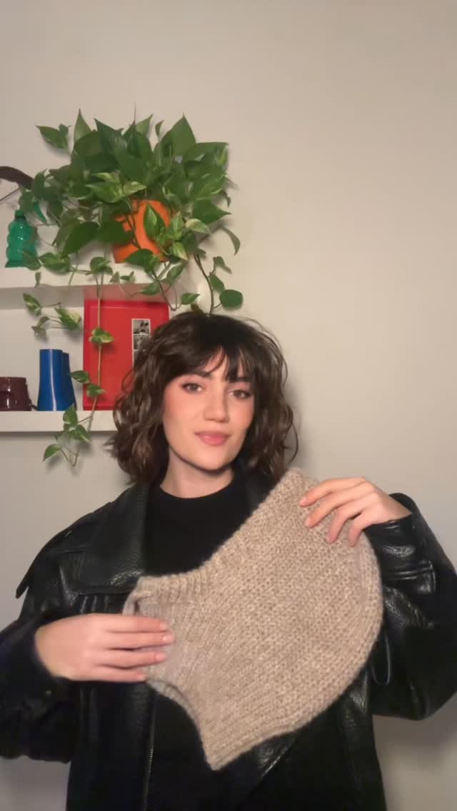 balaclava beige, fatto a mano 🧶
morbido, caldo e pensato per stare bene con tutto.
come sempre, personalizzabile nei colori.
se vuoi il tuo, scrivimi ✨