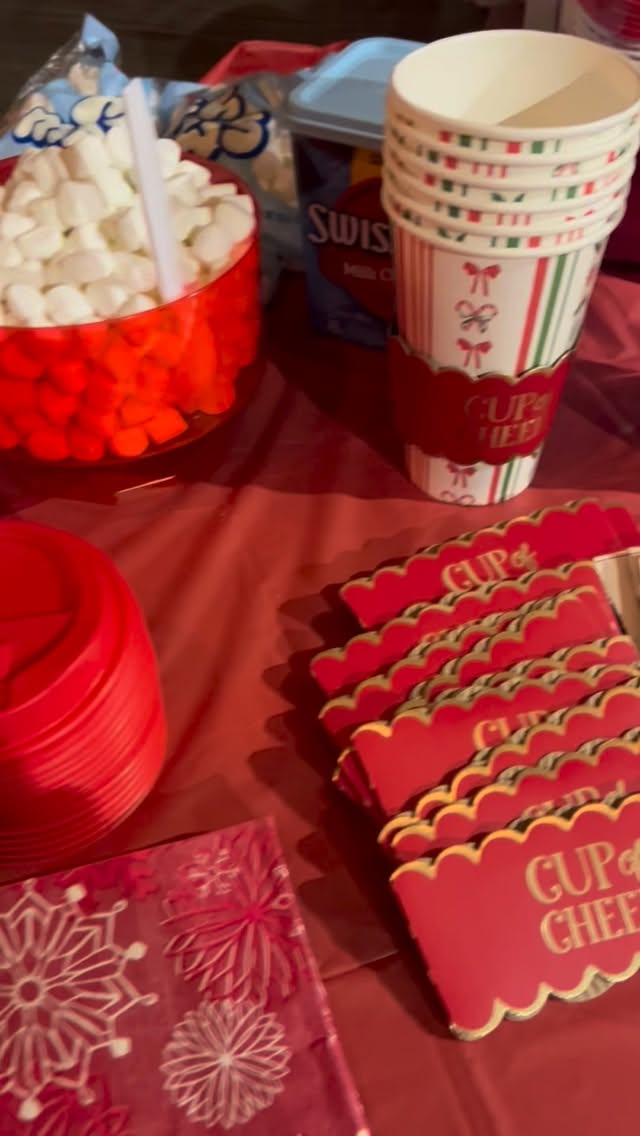 Deck The Stalls is our favorite event of the year! From decorating, hot cocoa, line dancing, and our ornament exchange we had a night to remember 😍