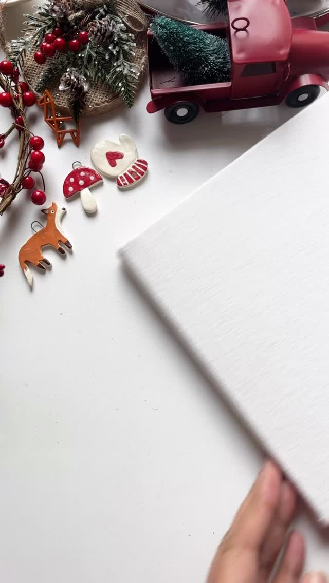 Watercolor gnomes but make them festive 😂 I dont know when gnomes became a thing for every holiday but I like them so here are some cute and festive gnomes! We also paint one as part of the postcard club membership over on Patreon❤️
Wishing you a happy and cheerful holiday season!
.
.
.
.
.
#watercolorpainting #watercolor #gnomes #watercolorillustrations #greeting