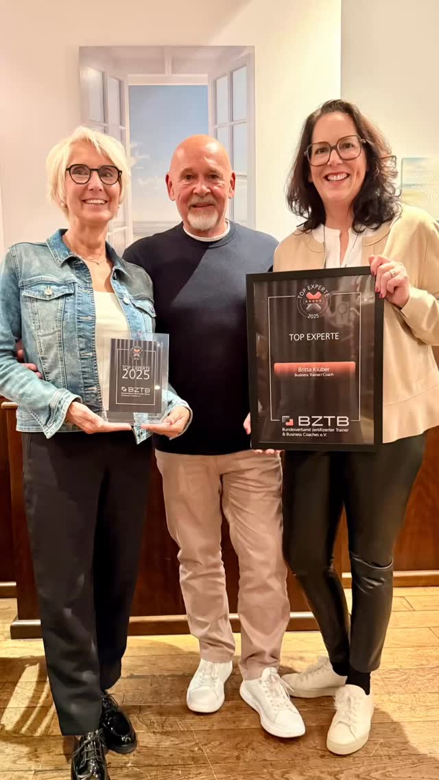 ✨ Ausgezeichnet! ✨
Ich darf es wieder sagen: Ich wurde erneut vom BZTB als Business Coach & Trainerin ausgezeichnet – und ich freue mich MEGA darüber! 🎉🙏
Diese Anerkennung bedeutet mir unglaublich viel, denn sie zeigt: Mein Herzblut, mein Einsatz und meine Leidenschaft für Apotheken-Coaching kommen an.
Danke an alle Apothekenhelden, mit denen ich arbeiten darf – ihr seid der Grund, warum ich diesen Weg gehe. 💙
#top #experte #2025 #coach
#apotheke