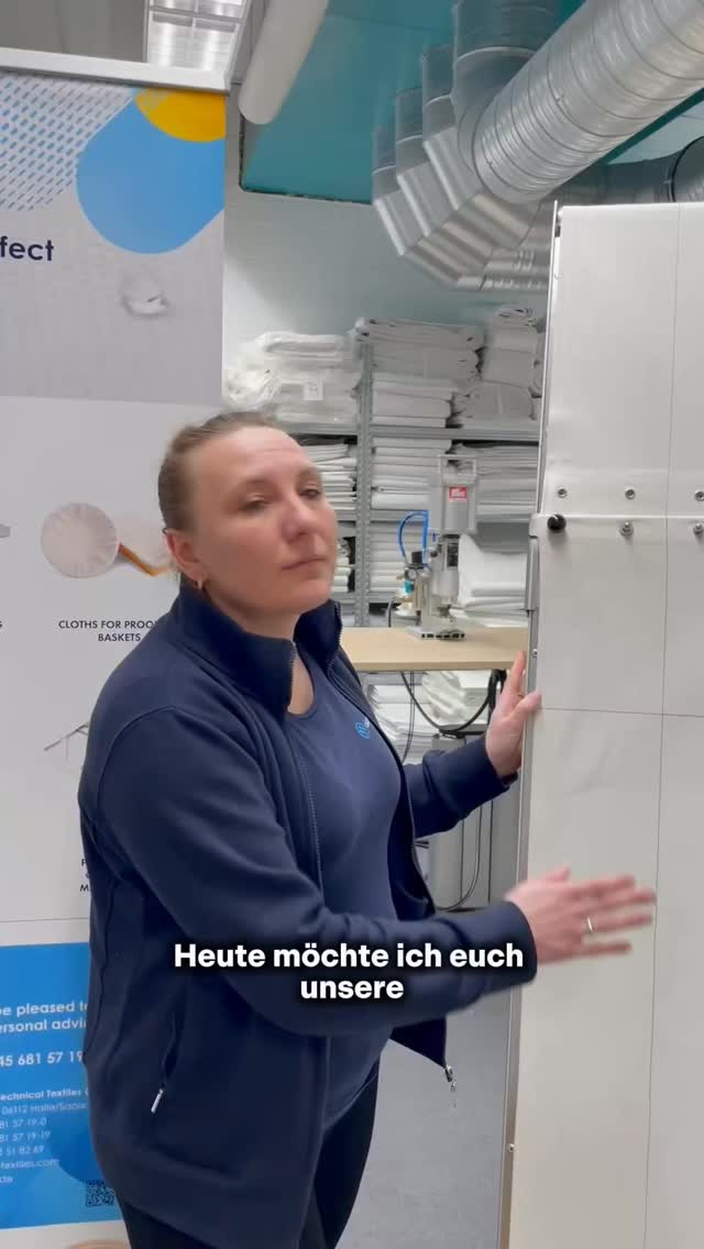 Weniger Mehlen. Mehr Hygiene. Perfekte Passform.
Unsere maßgefertigten Abziehtücher passen exakt auf eure Abzieher – für sauberere Prozesse, längere Nutzungsdauer und weniger Aufwand im Alltag.
🩵weniger Mehlen notwendig
🩵waschbar bei ca. 40 °C in der Waschmaschine
🩵formstabil
🩵passgenau
Für alle, die’s in der Backstube effizienter wollen. 🥖✨