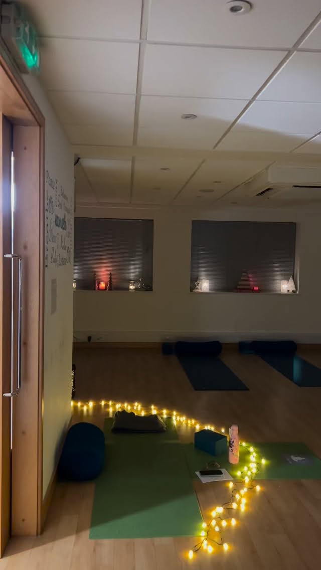 Restorative Yoga is my favourite kind of class ✨ This time of year can feel so busy, making it the perfect moment to slow down, breathe, soften, and rest. Come as you are — even if that means drifting off for a nap 😉 #mindbodyconnection #mindfulmovement #yogaformentalhealth #mindfulmovement🧘♀️ #restorativeyoga🧘🏼♀️