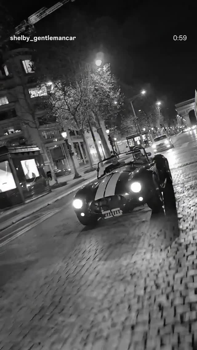 Le CLASSIC CAR CLUB PARIS a fêté ses 5 ans cette semaine avec une énorme soirée chez @eliandreautomobiles dans le 17eme 🪩🎂🎉🍾
Merci à tous nos amis, @gerry_blyenberg @francois.allain.officiel @fred_lfd @sandy_glt @philippe.medart , nos membres, nos partenaires , nos clients d’avoir fait trembler les murs 🔊😍
🔥 Food court by @legardemangerstcloud
🍾 Open bar by @champagnecastelnau
🚗 Expo by @shelby_gentlemancar & R5 Turbo de @jean.ragnotti_officiel
🎁 Pack CCC by @brmchronographes
🪩 After Party by @nicolass_catania