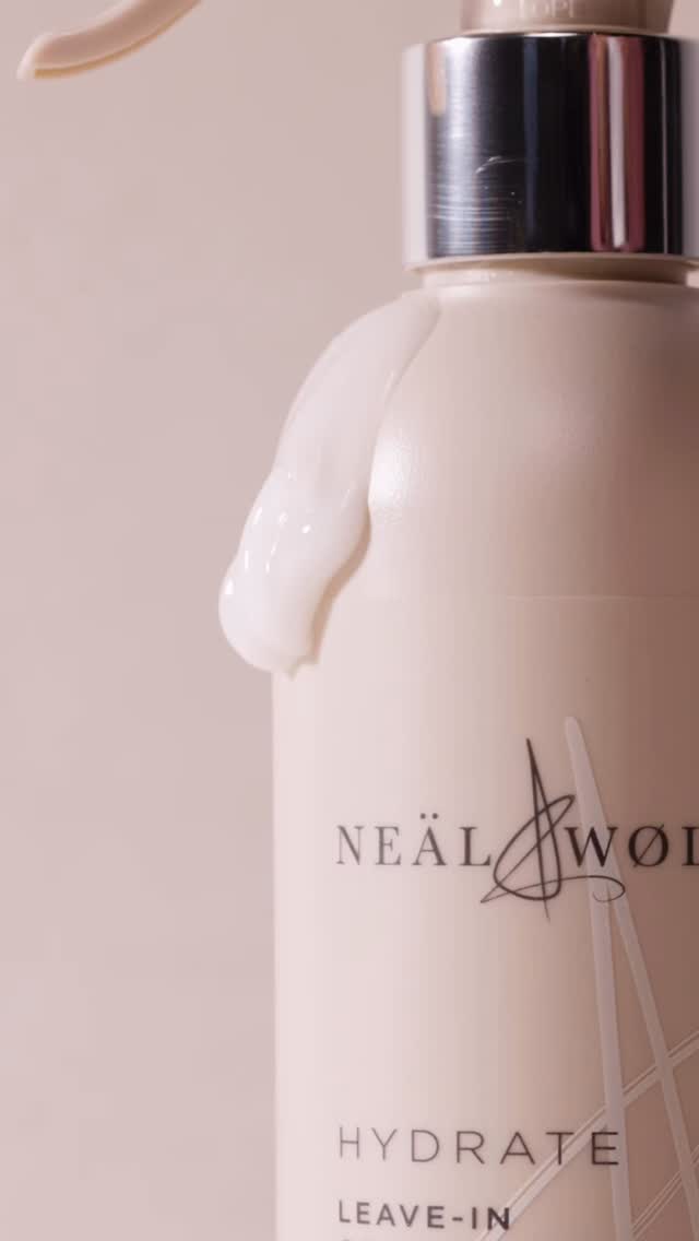 Short videos displaying the quality and unique selling points of your product provide your customers with an in depth 3-dimensional view of your products use and contents before they make their purchase.
This is another of @nealandwolf ‘s product videos we filmed a few weeks back to demonstrate their Hydrate Leave in Conditioner Spray, showing the product design and what the contents look like and use.
Lighting by @nanlite_uk
#productvideography #productdetail #productvideographer #studiovideo #nealandwolf #lancashirevideographer #yorkshirevideographer