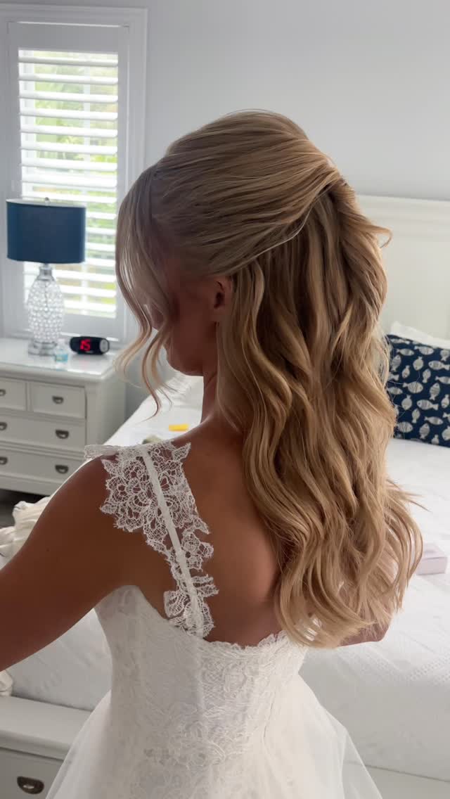 One pretty little moment with Luka in her custom @verawang gown. 🤍
Celebrating love at @oceanreefclub this weekend with Luka & Jordan!
@lukavandy @jordangumberg
Collaborating wedding Pro’s
Planner @andisoirees
Photo @evanrphotography
Venue @oceanreefclub
Film @tostadofilms
Florals @xquisiteeventsfl
Bridal valet @s_bridalvalet
Gown @verawangbride
Makeup @ttbeautyhaus