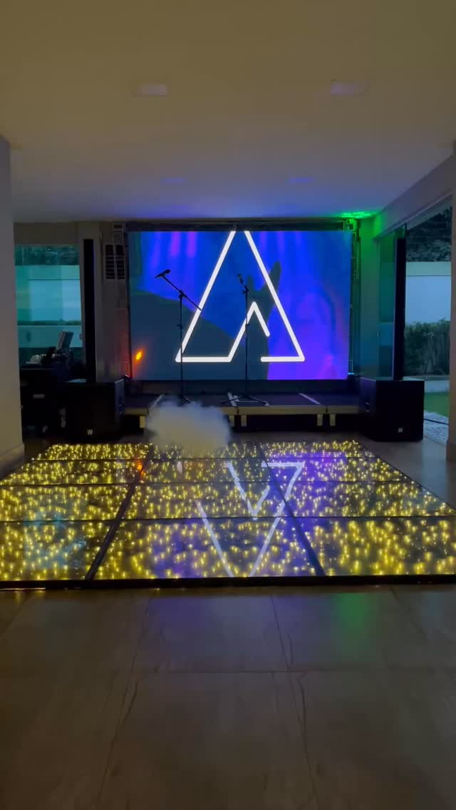 Seu evento com garantia e qualidade.Venha para #avancinieventos #Paineldeled #som
#pisoparis #palco.