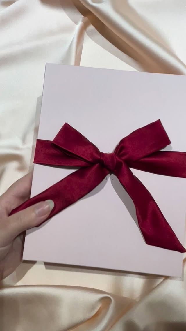 I had the sweetest moment at Crafty Fox earlier this month; I sold two of these silk ribbons to two girls and one wanted to wear it straight away so the other girl went to tie it in her hair. I asked if they would like a quick demonstration on how to tie neat bows and showed them this method. Seeing how pleased they were with the bow was such a lovely moment. It’s moments like these that really mean so much and keep me going through those trickier small business moments. It’s also these interactions that I missed when I had my sort of accidental 6 year break from in person selling!
Video description- Jo ties a red silk ribbon in a bow around a pink Mille Saisons branded box