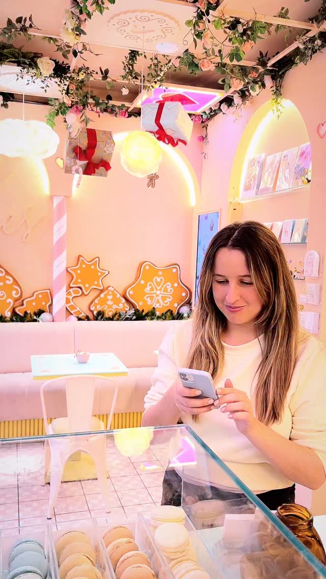 Thanks for all the love on the reel guys, truly made our day ✌🏼😎
#letthemseecake #schittscreek #moirarose