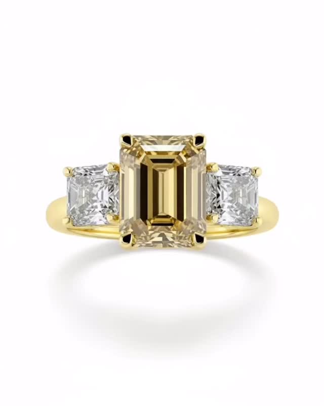 ✨ Christmas is full of magic… but some of the most beautiful moments are still to come.
✨
If a proposal is part of your 2026 story, now is the perfect time to begin designing a ring as unique as your love. Bespoke takes time — and the journey is part of the romance.
Begin your bespoke consultation | Link in bio
#FutureFiancé #ProposalPlanning #BespokeEngagementRing #ChristmasPromise