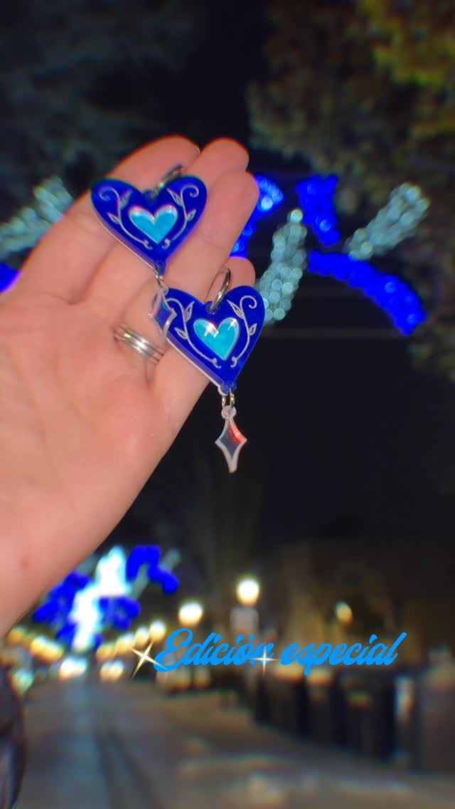 Lo estabais esperando y por fin están aquí 💙
Los corazones invernales en edición especial azul están en la web en las opciones de los corazones invernales negros.