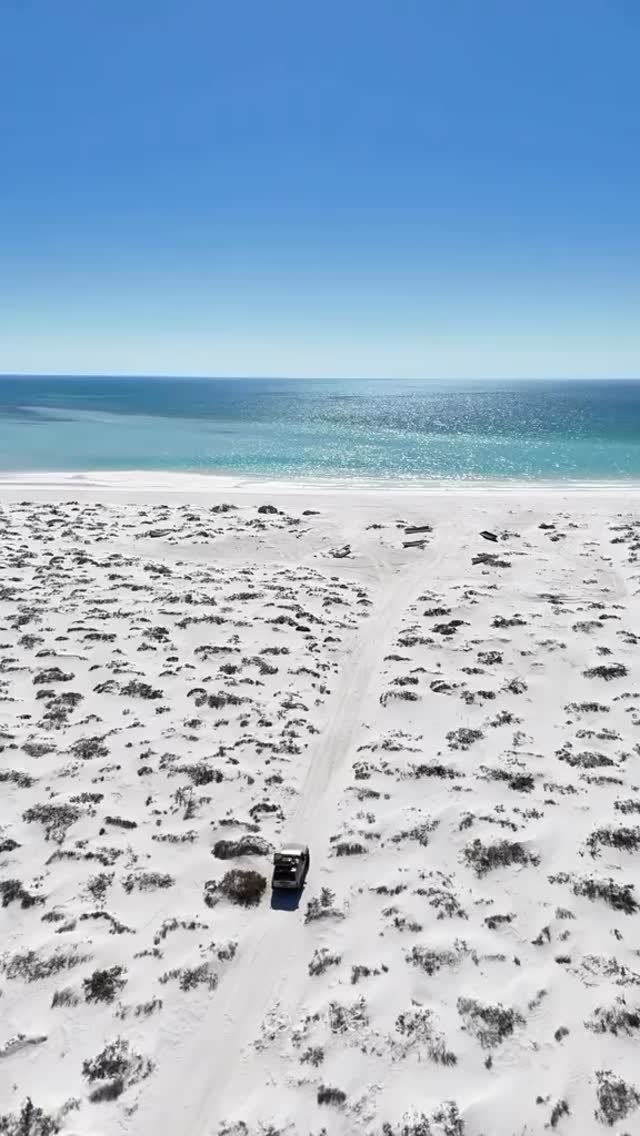 Bar Al Hikman is a wild and untouched coastal paradise, where turquoise waters meet vast sandy shores and endless horizons. A hidden gem for nature lovers in Oman. 🌊✨
Bar Al Hikman es un paraíso costero salvaje e intacto, donde las aguas turquesas se encuentran con extensas playas de arena y horizontes infinitos. Una joya escondida para los amantes de la naturaleza en Omán. 🌍✨
#BarAlHikman #OmanCoast #Oman #VisitOman #OmanTravel BeachLovers NatureEscape MiddleEastTravel Omán Viajes Turismo