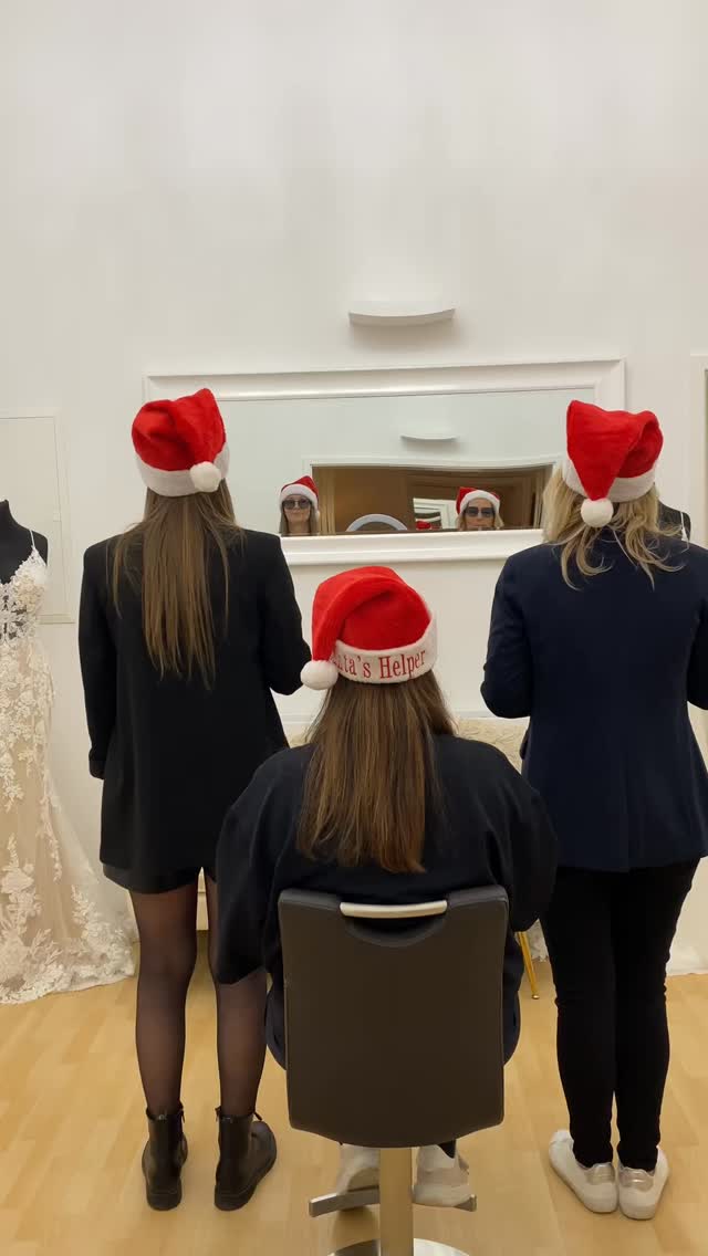 ✨ Kleine Pause, große Dankbarkeit✨
Vom 21.12. bis einschließlich 01.01. gönnen wir uns eine kleine Instagram-Auszeit.
Ab 02.01. sind wir wieder für euch da 🤍
Dieses Jahr war voller besonderer Momente, Emotionen und Begegnungen.
Danke an all unsere wundervollen Bräute, die uns ihr Vertrauen geschenkt haben.🤍
Und ein riesiges Dankeschön an alle Dienstleister & unsere wundervollen Models, mit denen wir gemeinsam so viele Herzensprojekte umsetzen durften.
Wir wünschen euch allen frohe Weihnachten, ruhige Feiertage voller Wärme
und einen wunderschönen Start ins neue Jahr ✨🥂
Bis ganz bald ✨🎄
Euer InWeiß Team.🤍