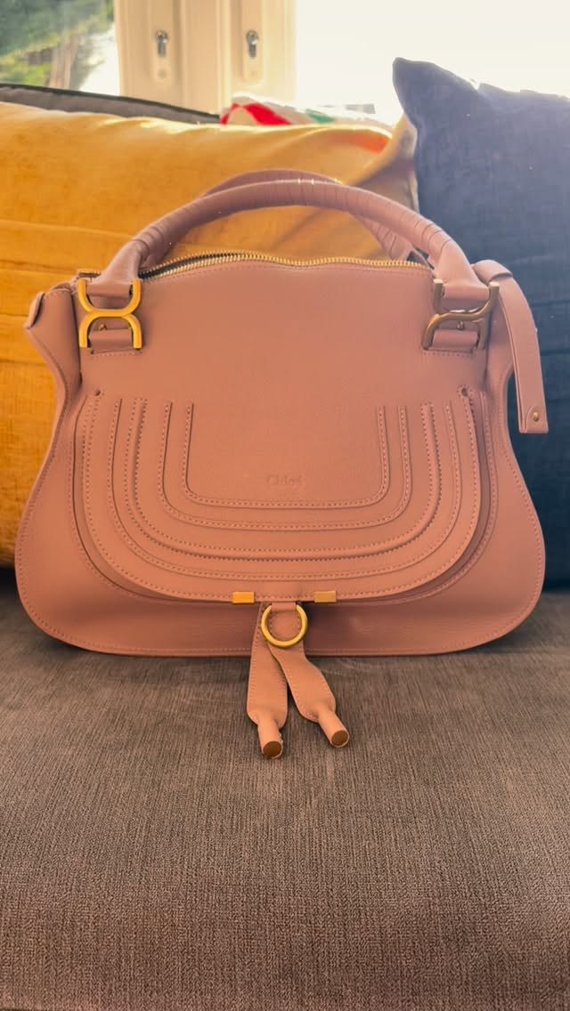 Who says crafting can’t be classy?! I stuffed this beauty with all the things I needed for a day of stitching with my besties!
What’s in my bag?
⭐️ EPP pieces prepped and ready to stitch
⭐️ Ice Cream Soda blocks partially made
⭐️Aurifil Thread
⭐️Neon Pink Scissors
⭐️As much Tula as I could could stuff in it
If you fancy keeping crafting classy there’s the info you need, there’s even a discount code for you):
Website : https://www.babalabags.co/
Discount code : KK7350 (Valid for all items)
Link to the bag : https://bit.ly/4ijbGuC
#whatsinmybag #handsewing #tulapink #icecreamsodaquilt #epp @aurifilthread @tulapink @grovesltd @talesofcloth