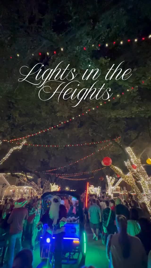 The most magical time of year in one of our favorite Houston neighborhoods!🎅✨
#houstonheights #lightsintheheights #houstonheightslife
