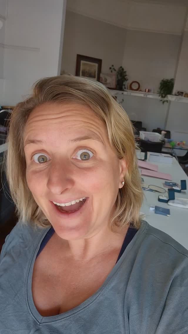 Silly season! One week to go until Christmas 😵💫🥴😆
#ajewellerschristmas #handmadejewellery